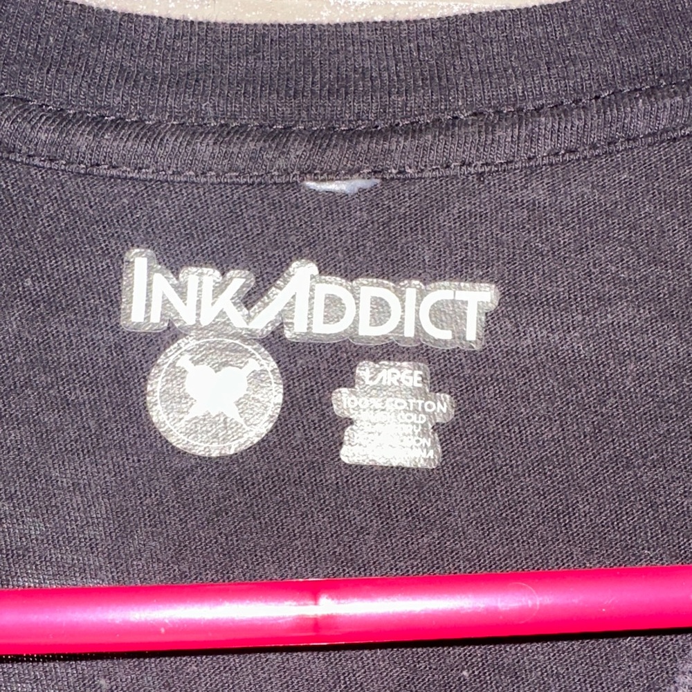 Ink Addict Tee with Pink Design - Picture 3 of 4